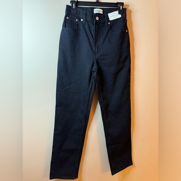 ✨NWT Abercrombie and Fitch Ultra High Rise 90’s Straight - Picture 2 of 6